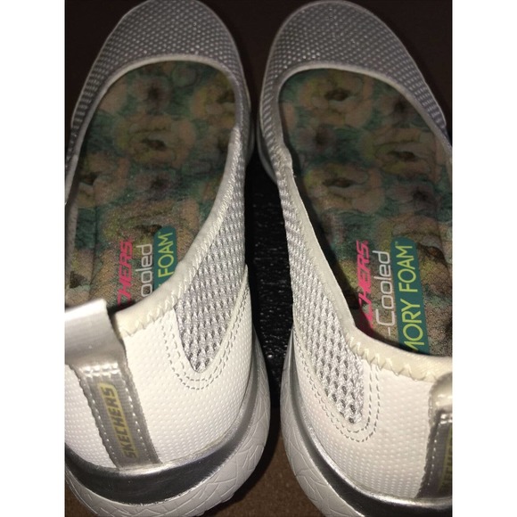EUC Women's Skechers White Silver Slip On Walking Shoe Microburst Sudden Look 9 - Picture 6 of 12